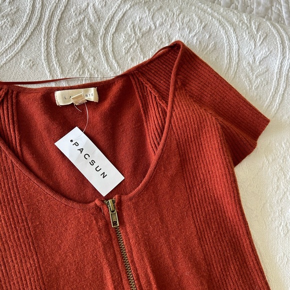 NWT PacSun Rust Red Ribbed Zip-Up Blouse - Picture 2 of 3